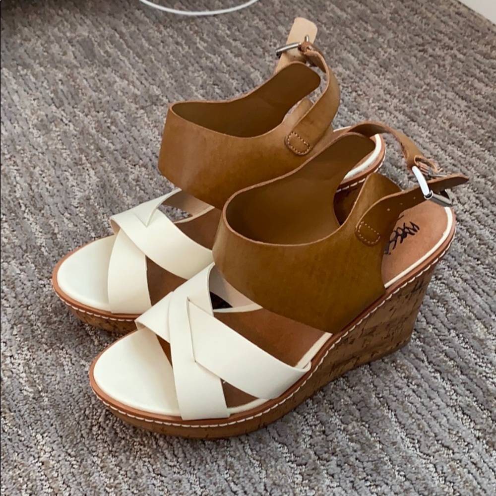 Brown and white cork wedges